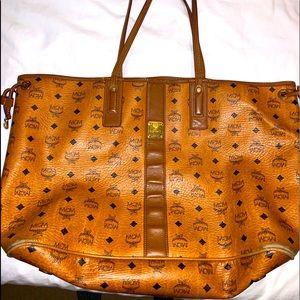 MCM carry all tote, authentic
